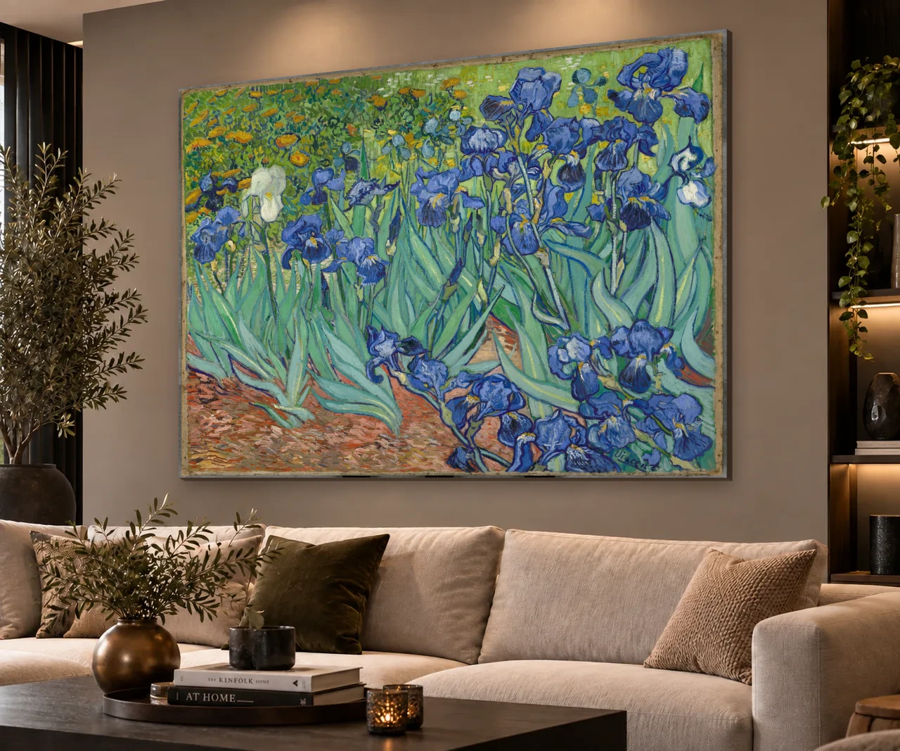 Irissen van Vincent van Gogh als liggend schilderij in een interieur