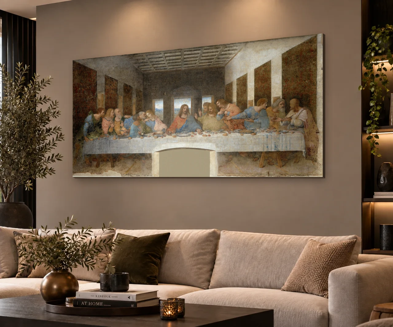 Het Laatste Avondmaal volledig en liggend aan de muur in een interieur